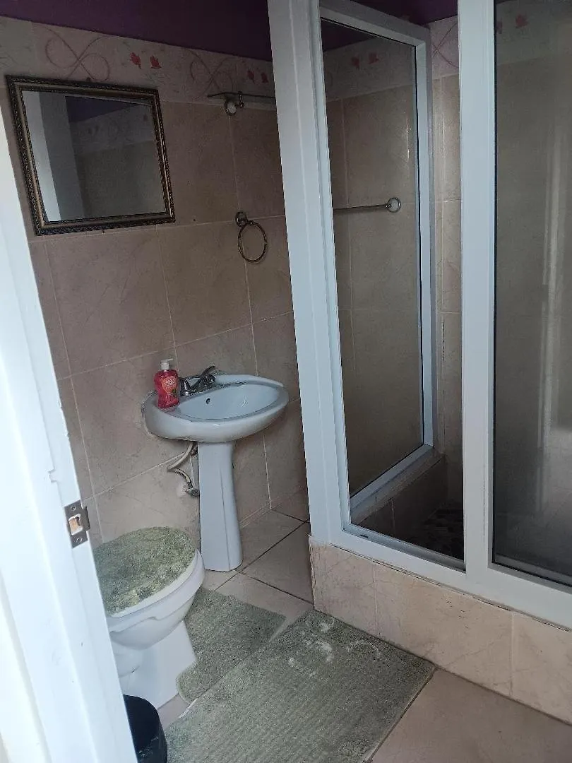 Delly'S Guest House Bantam Spring Apartamento